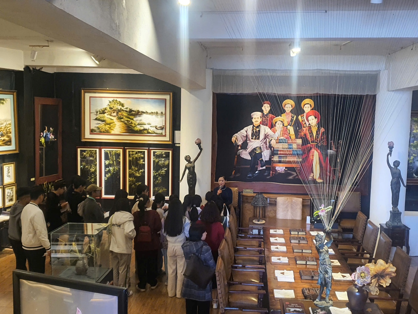 SINH HOẠT CÂU LẠC BỘ TIẾNG ANH THÁNG 3 / 2026:  TRẢI NGHIỆM KHÔNG GIAN VĂN HÓA TRUYỀN THỐNG TẠI XQ SỬ QUÁN ĐÀ LẠT BẰNG TIẾNG ANH